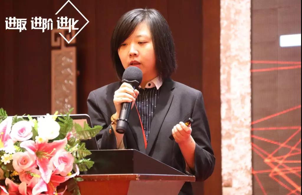人力资源中心副总经理  马娟